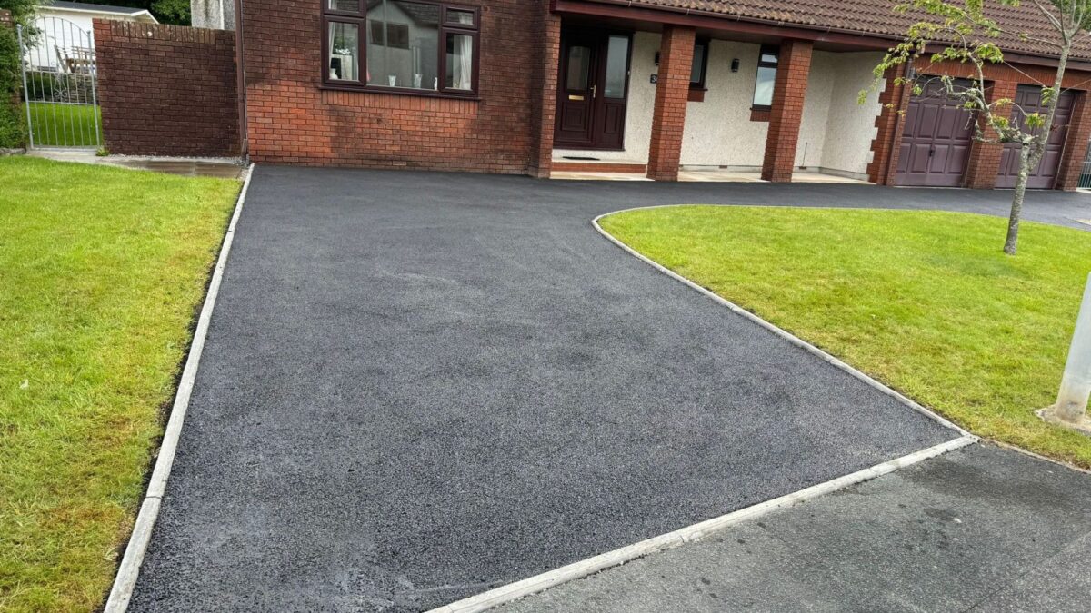 Tarmac vs. Block Paving: Which Driveway Surface Is Right for Your Devon Home?